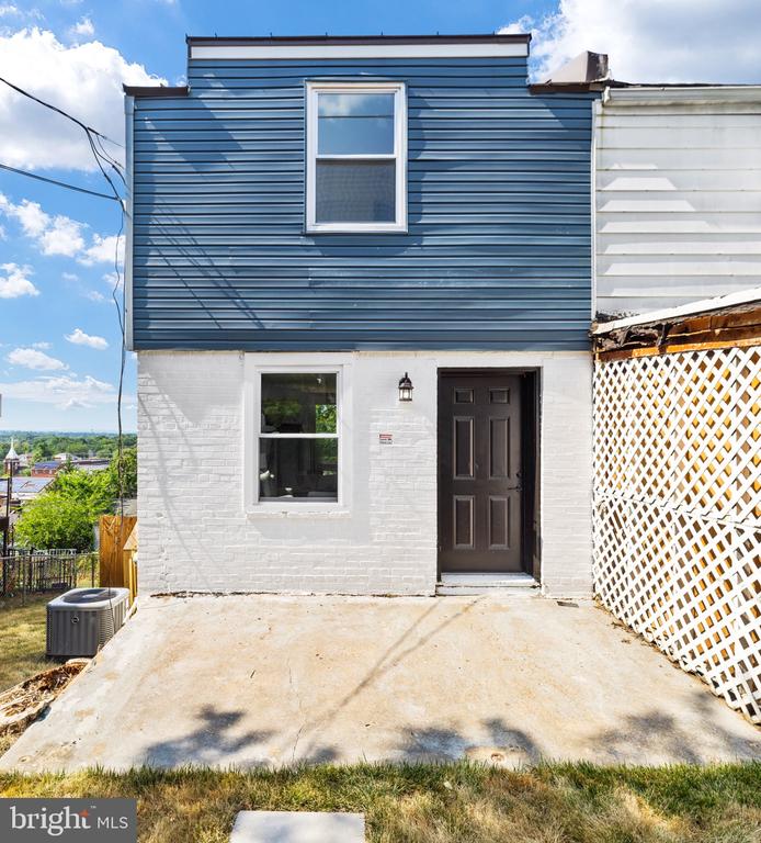 5104 JUST STREET NE