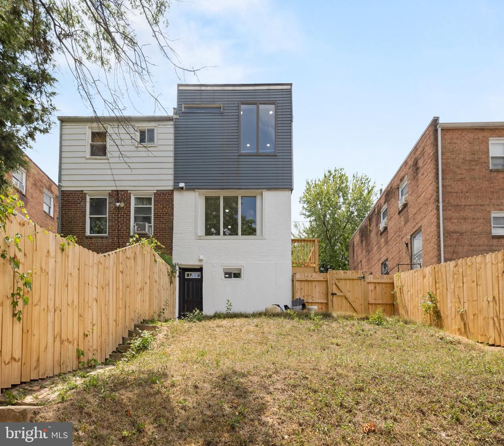 5104 JUST STREET NE
