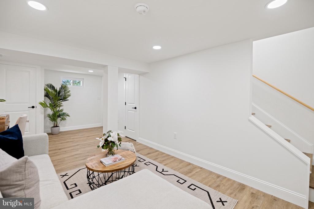 5104 JUST STREET NE