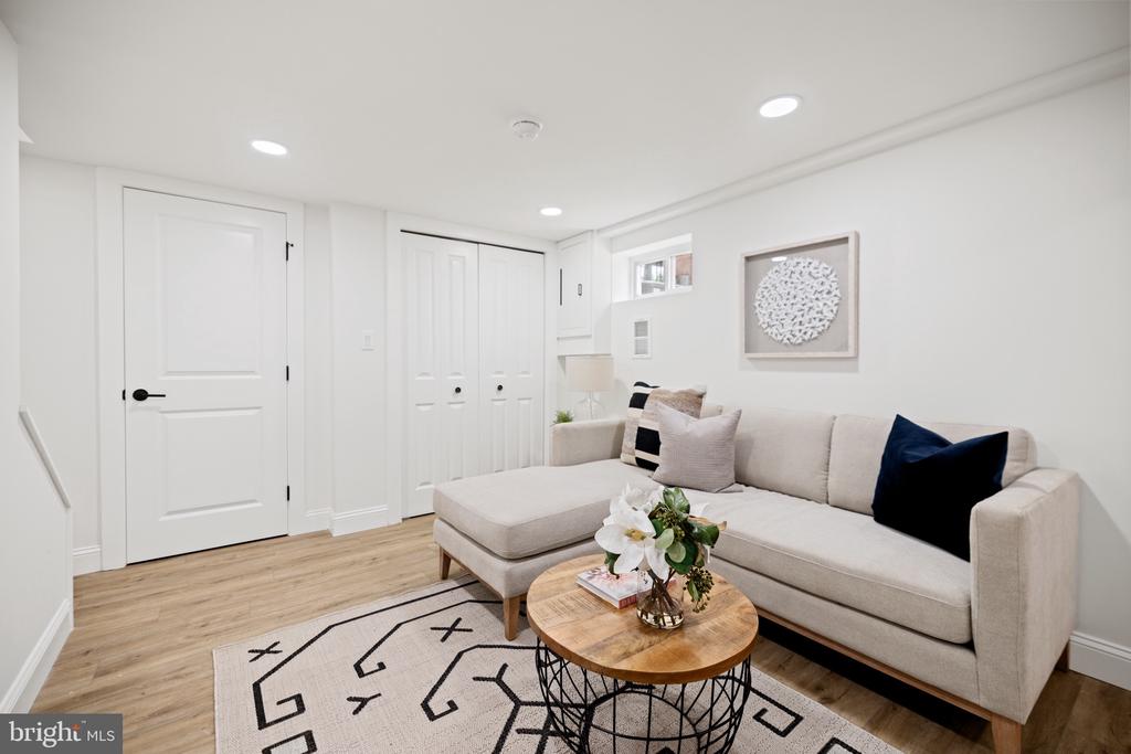 5104 JUST STREET NE