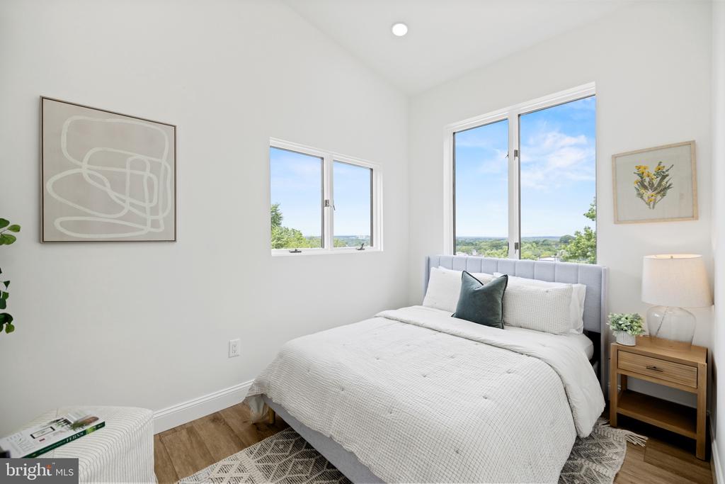 5104 JUST STREET NE
