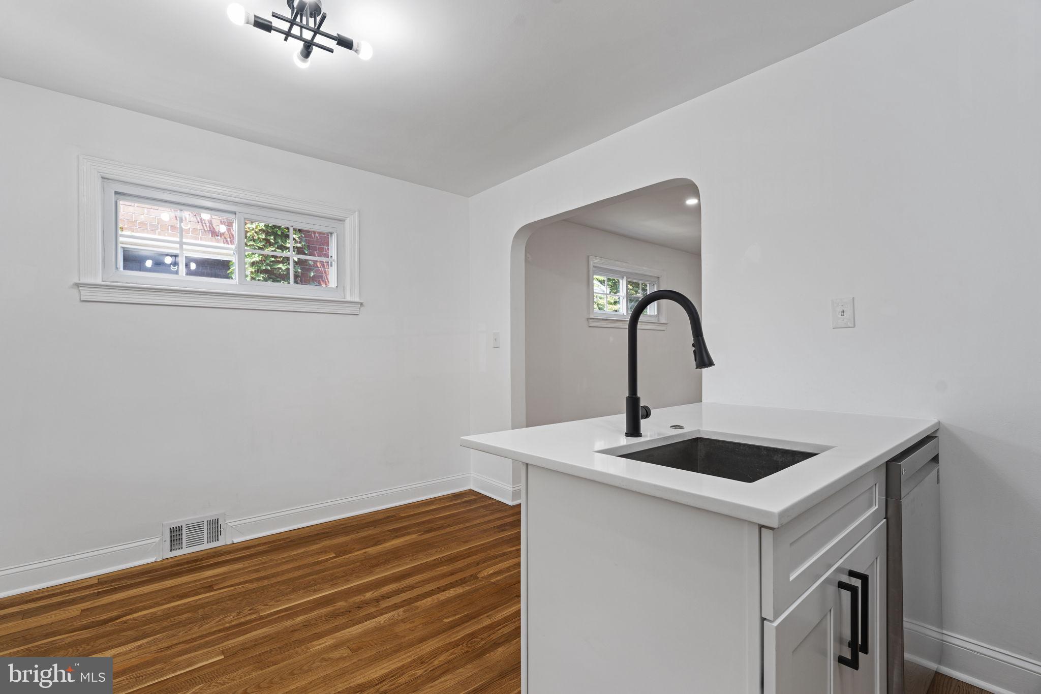 132 FORRESTER STREET SW