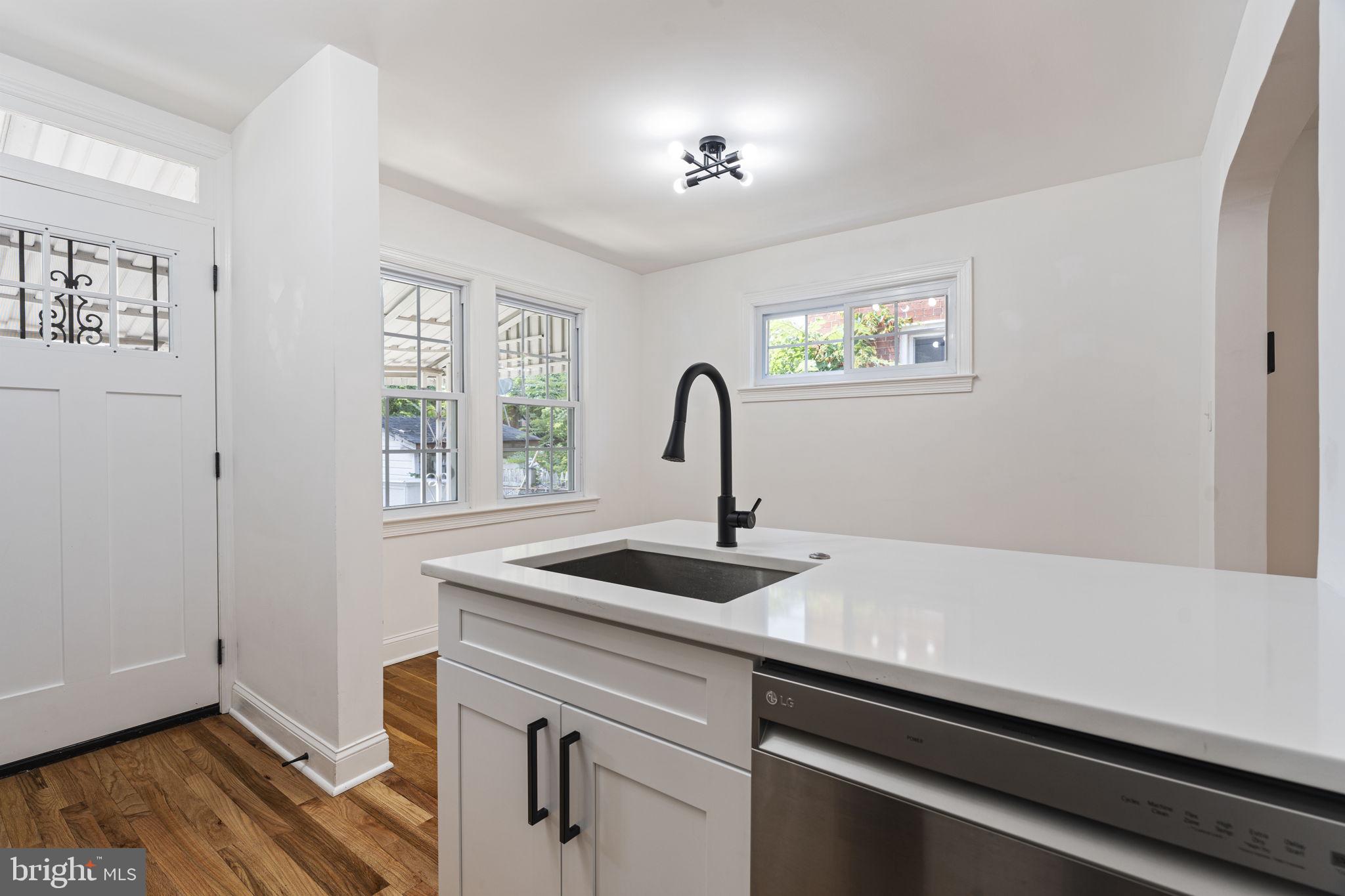 132 FORRESTER STREET SW