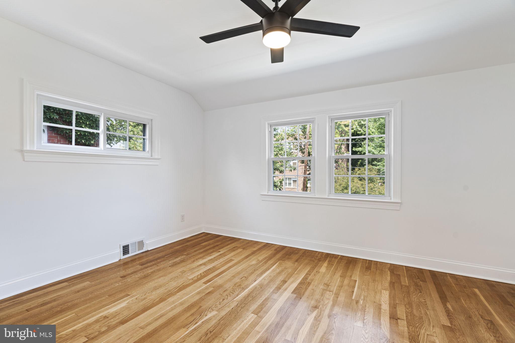132 FORRESTER STREET SW