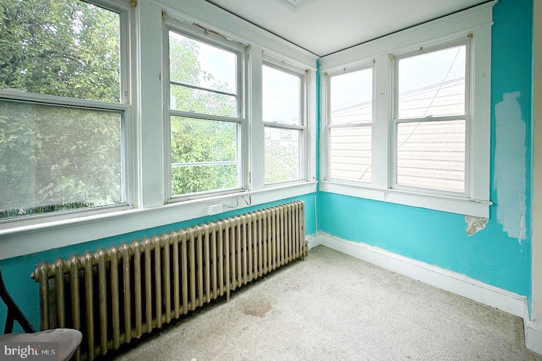 220 V St NE