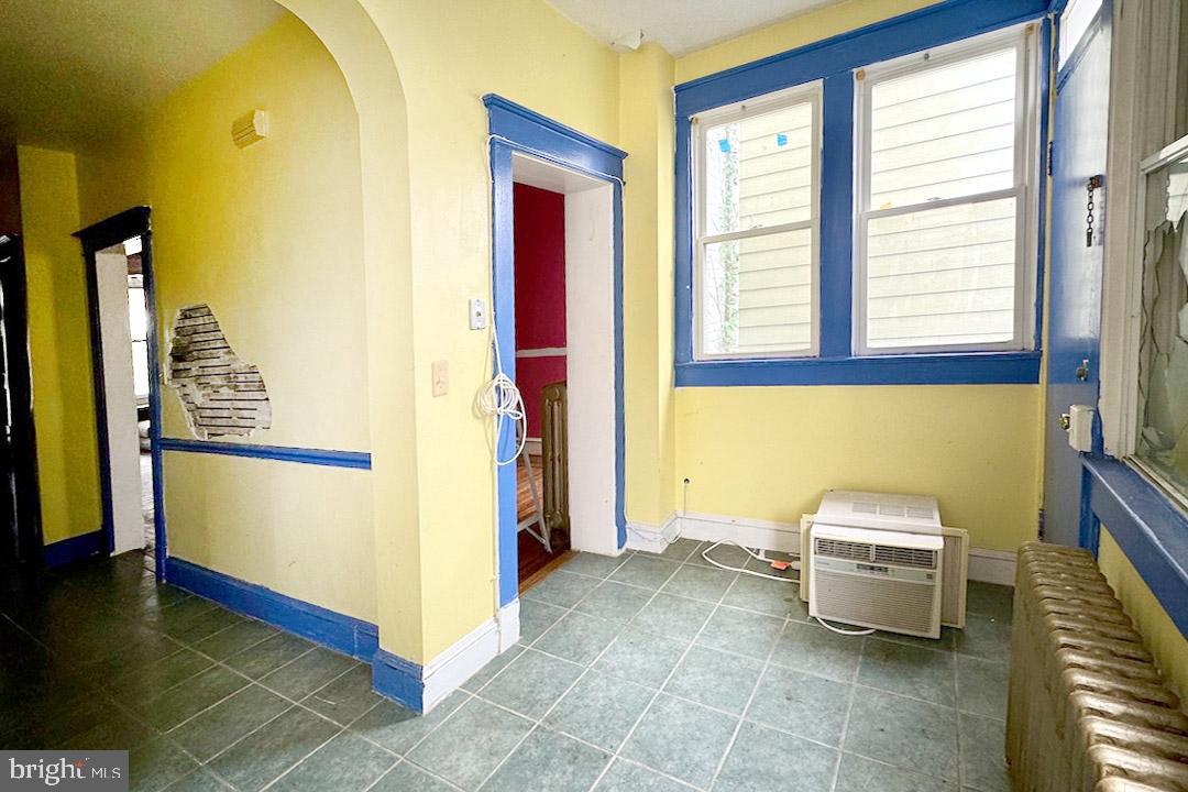 220 V St NE