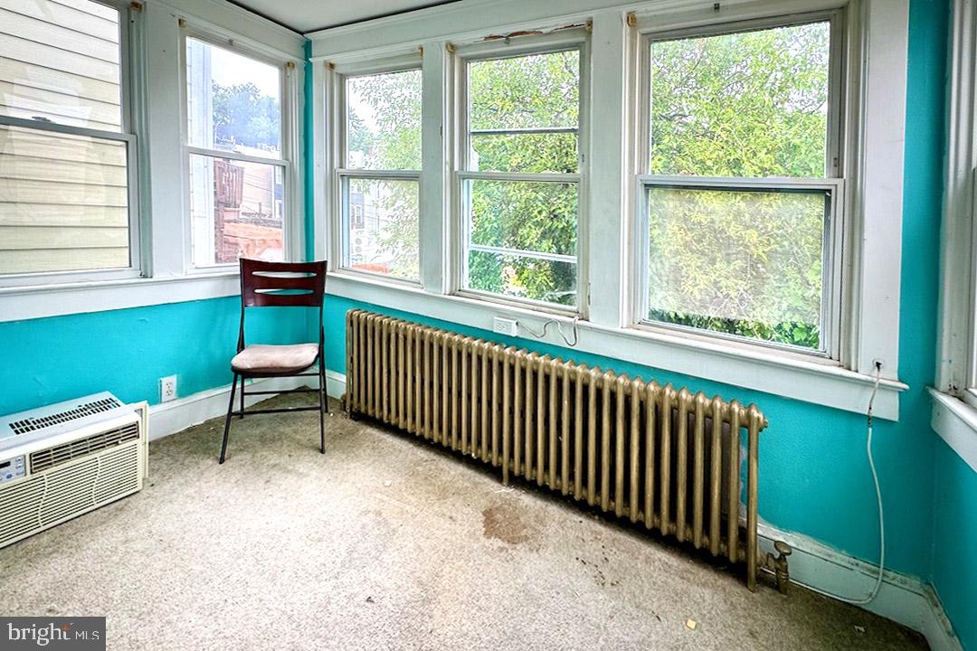 220 V St NE