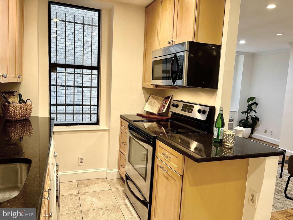 1316 New Hampshire Ave NW #201