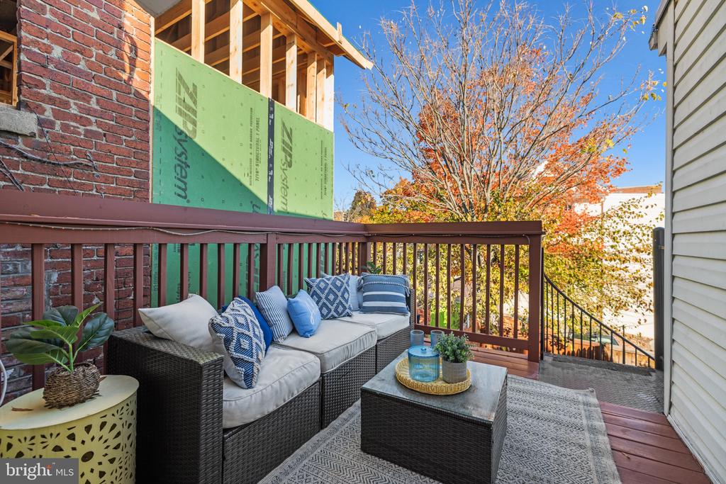 206 BRYANT STREET NE 3