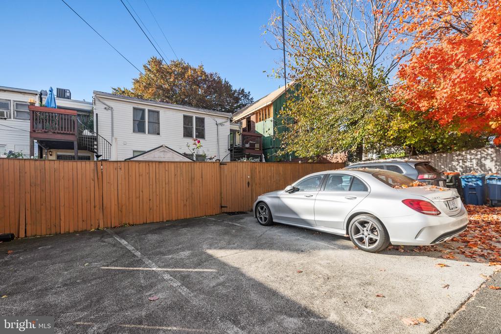 206 BRYANT STREET NE 3