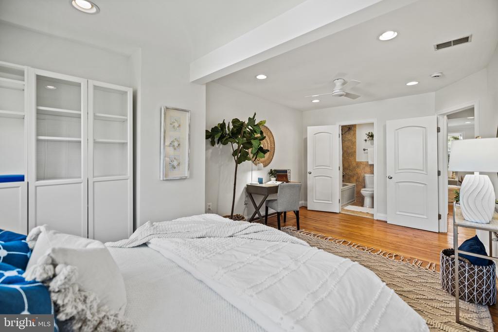 206 BRYANT STREET NE 3