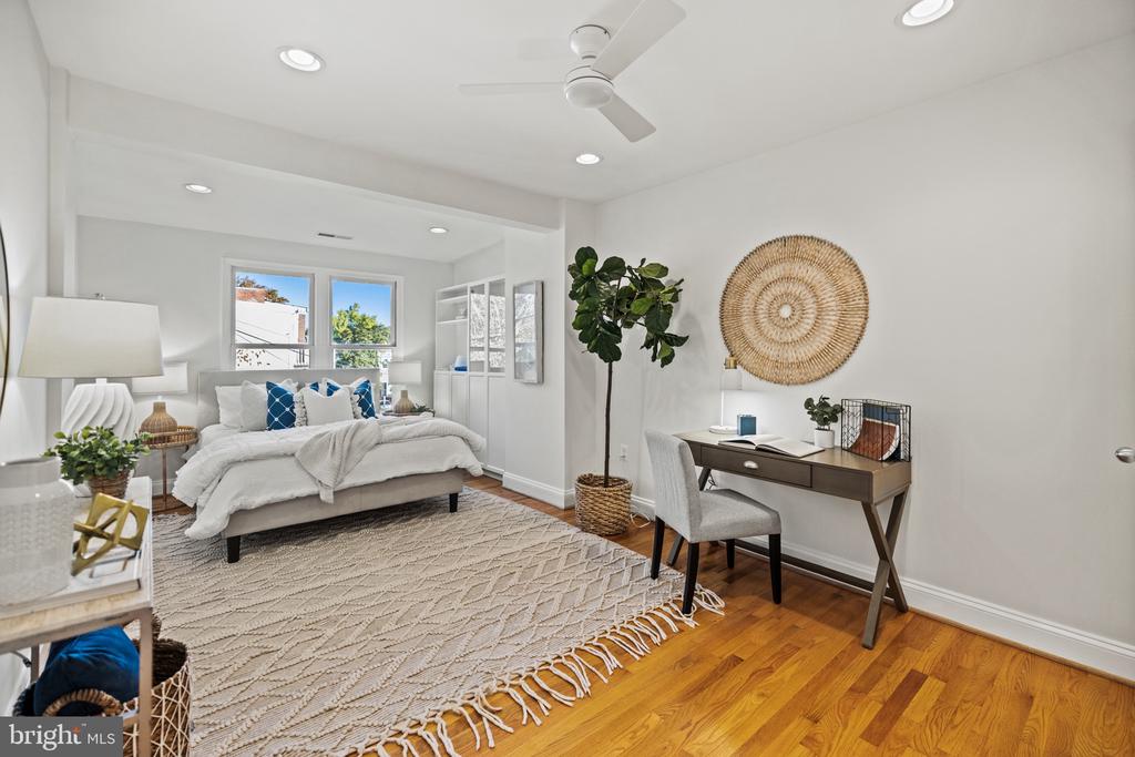 206 BRYANT STREET NE 3
