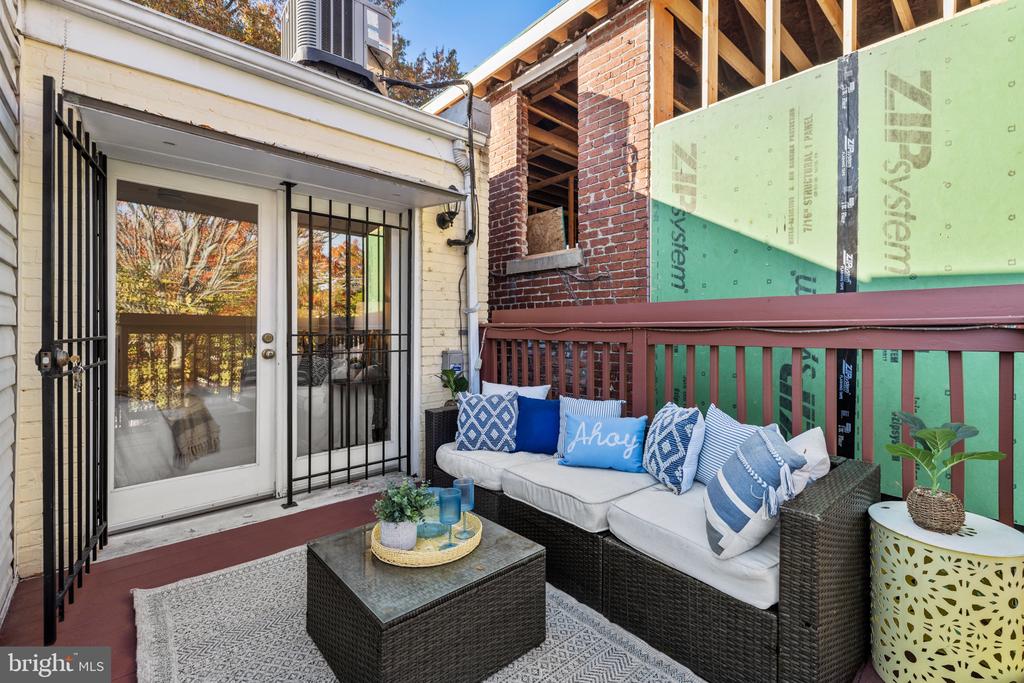 206 BRYANT STREET NE 3