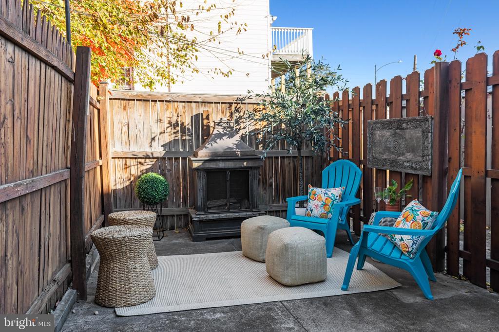 206 BRYANT STREET NE 3