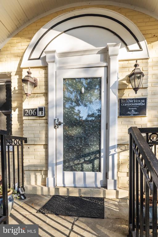 206 BRYANT STREET NE 3