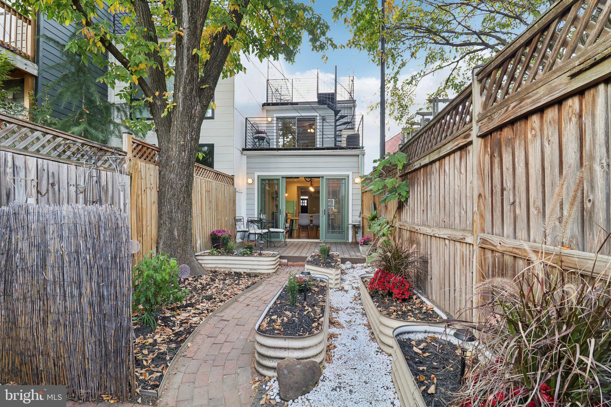 406 RICHARDSON PLACE NW