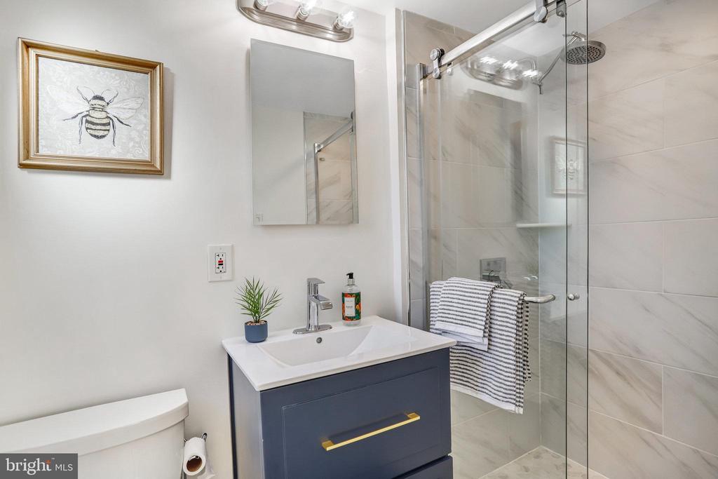 5410 Connecticut Ave NW #512