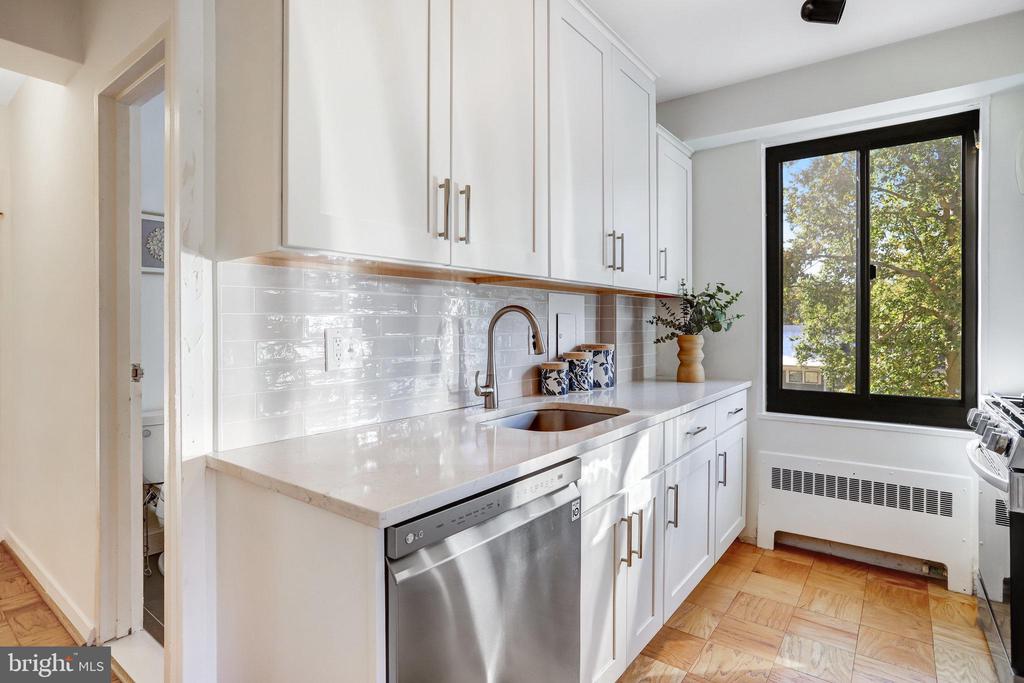 5410 Connecticut Ave NW #512