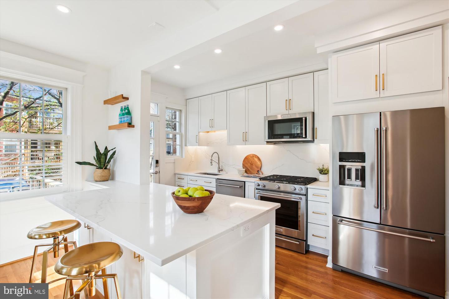 2210 39th Pl NW