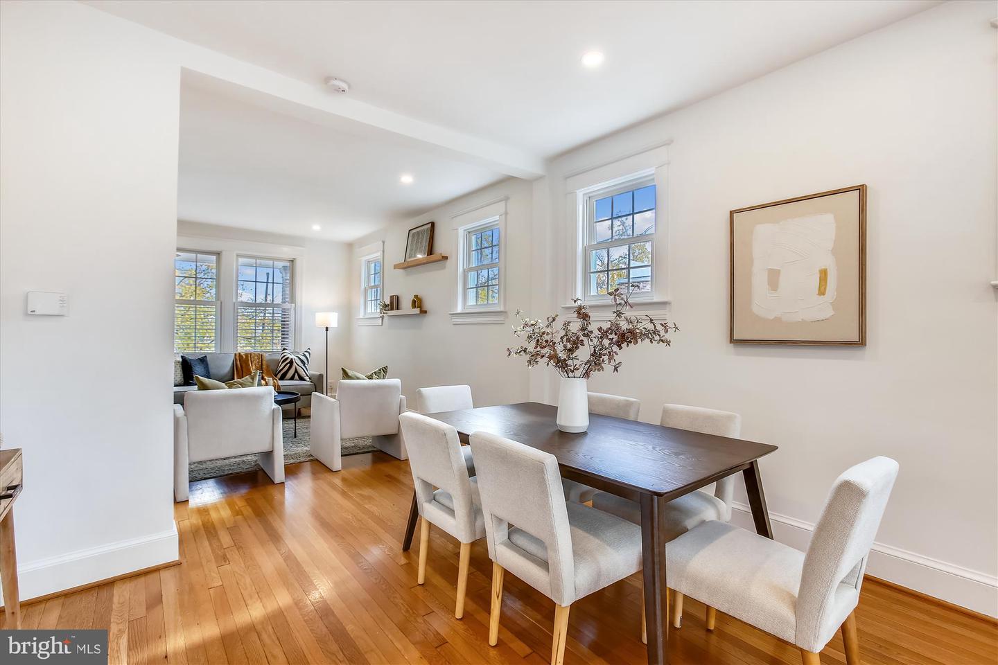 2210 39th Pl NW