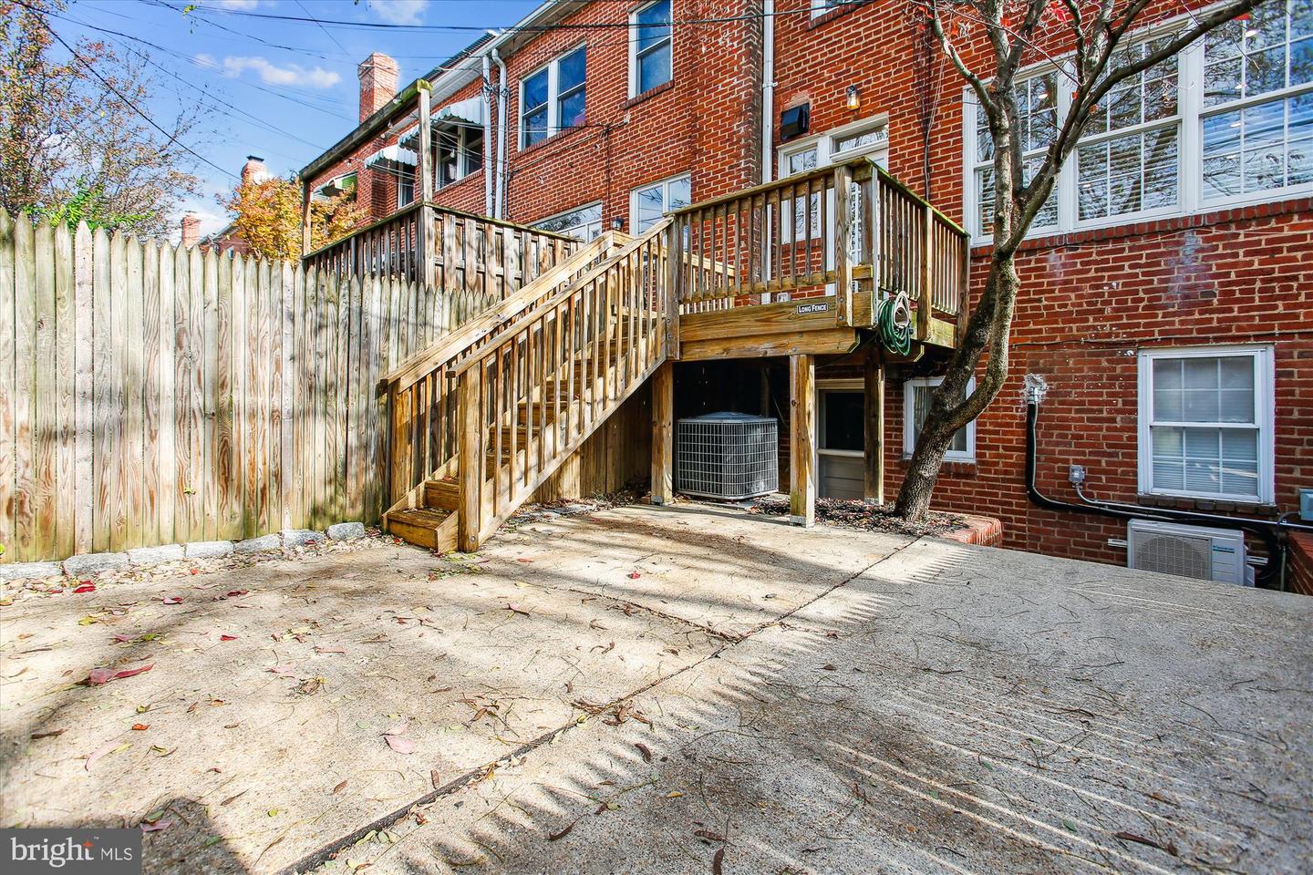 2210 39th Pl NW