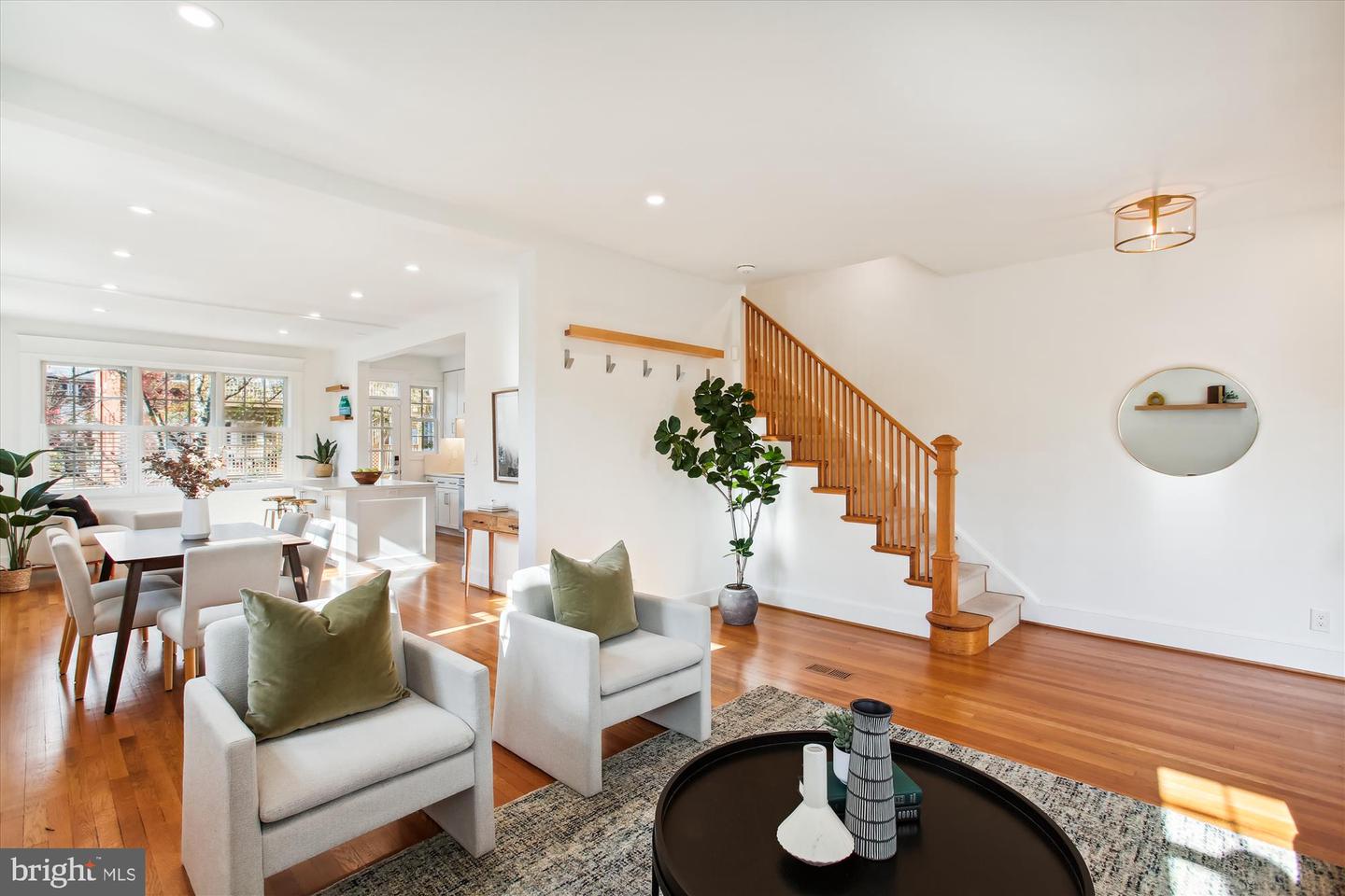 2210 39th Pl NW