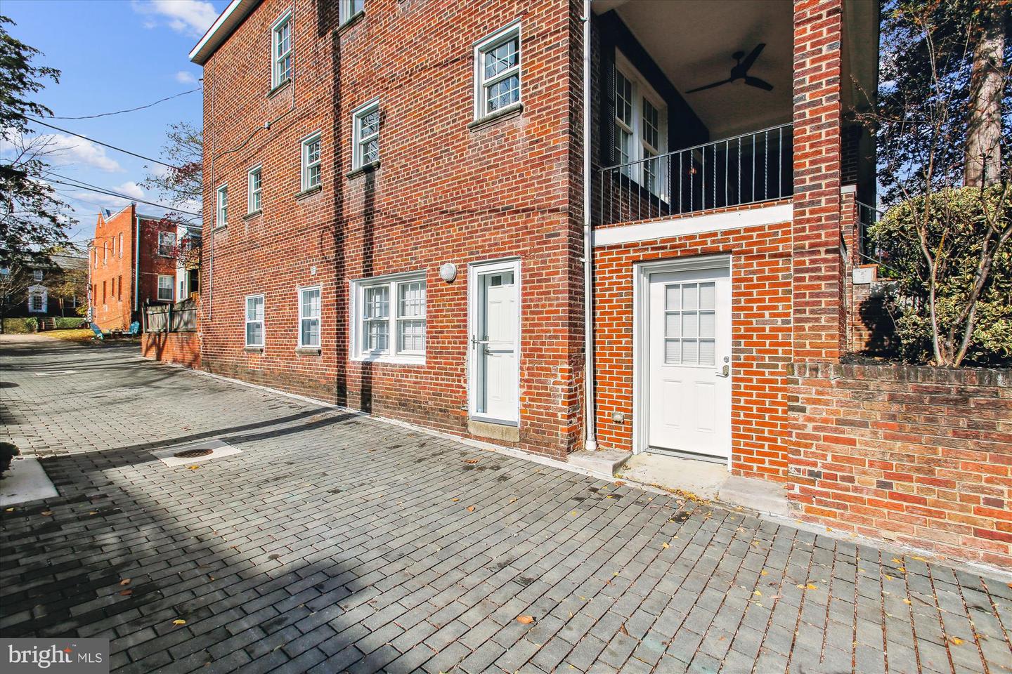 2210 39th Pl NW