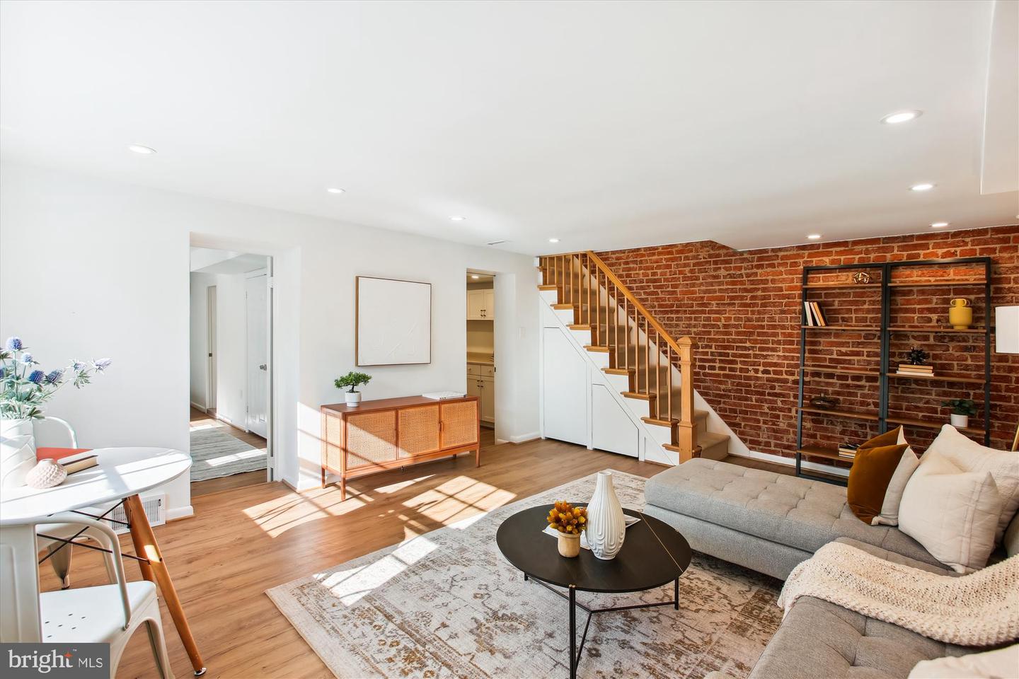 2210 39th Pl NW