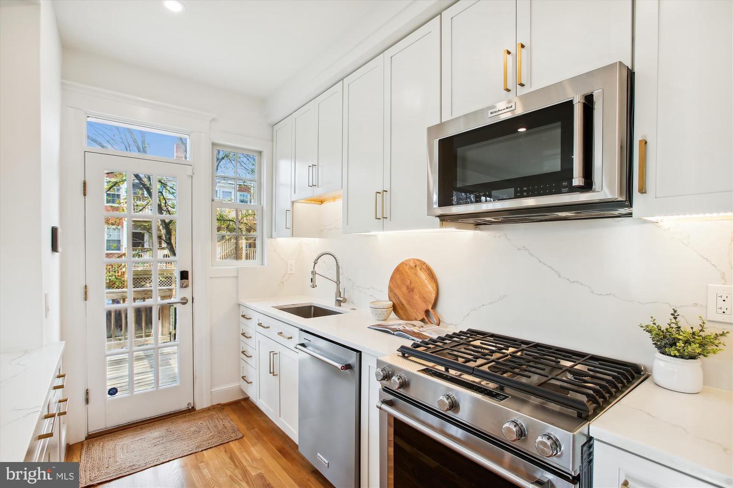 2210 39th Pl NW