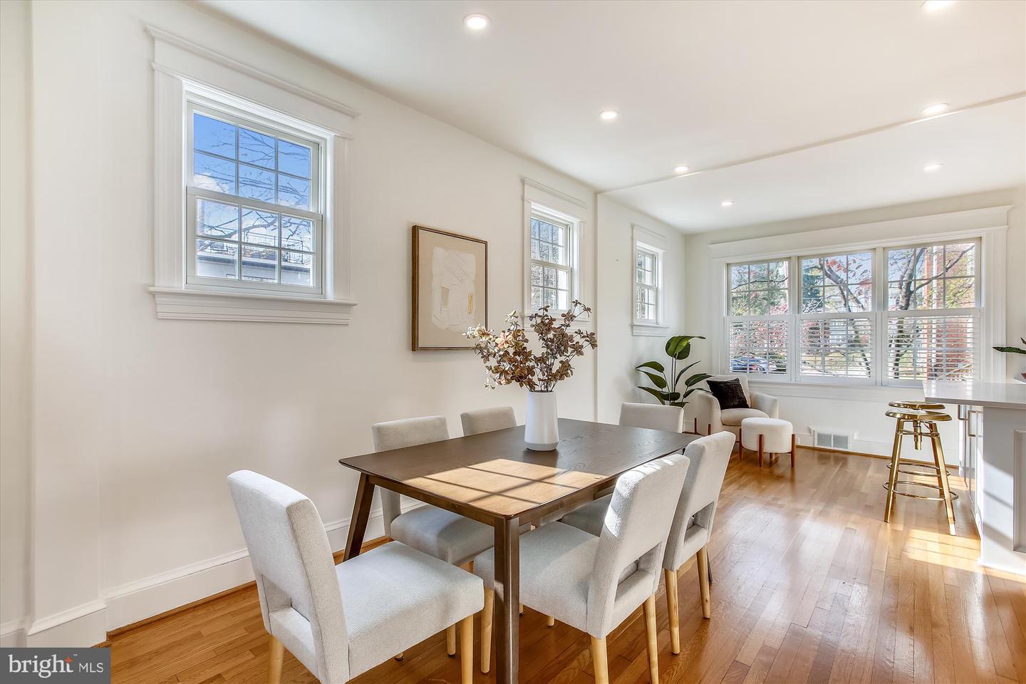 2210 39th Pl NW