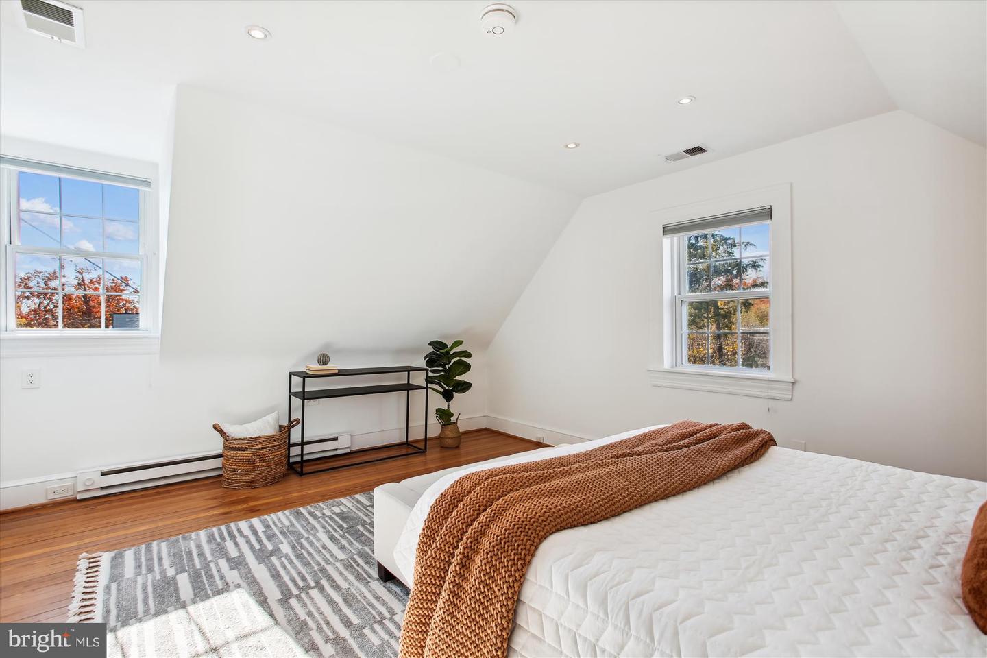 2210 39th Pl NW