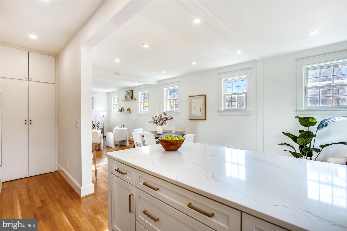 2210 39th Pl NW