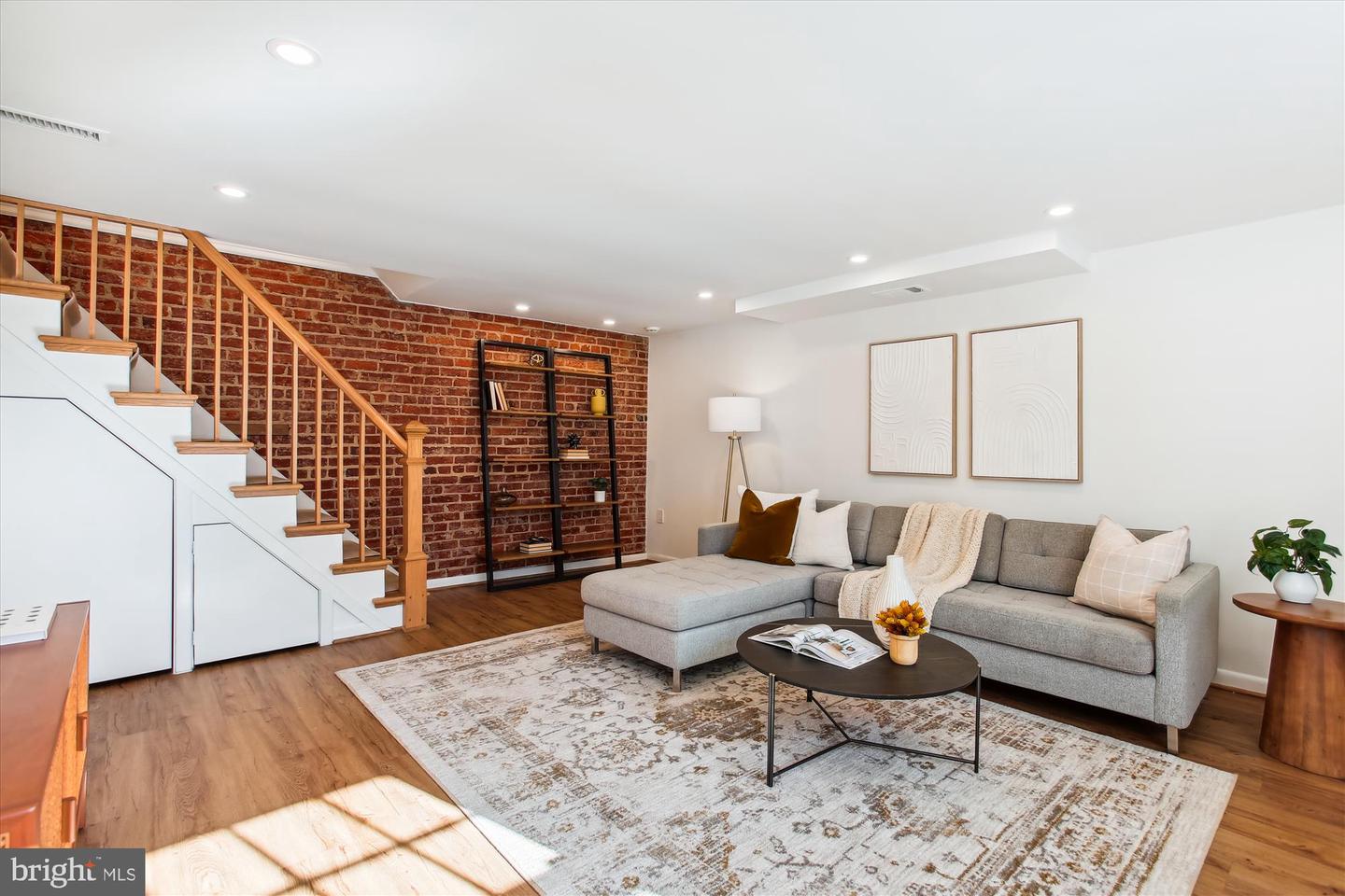 2210 39th Pl NW