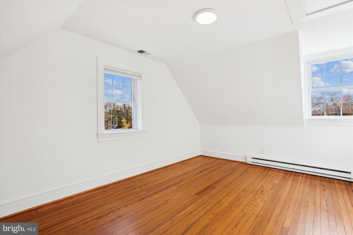 2210 39th Pl NW
