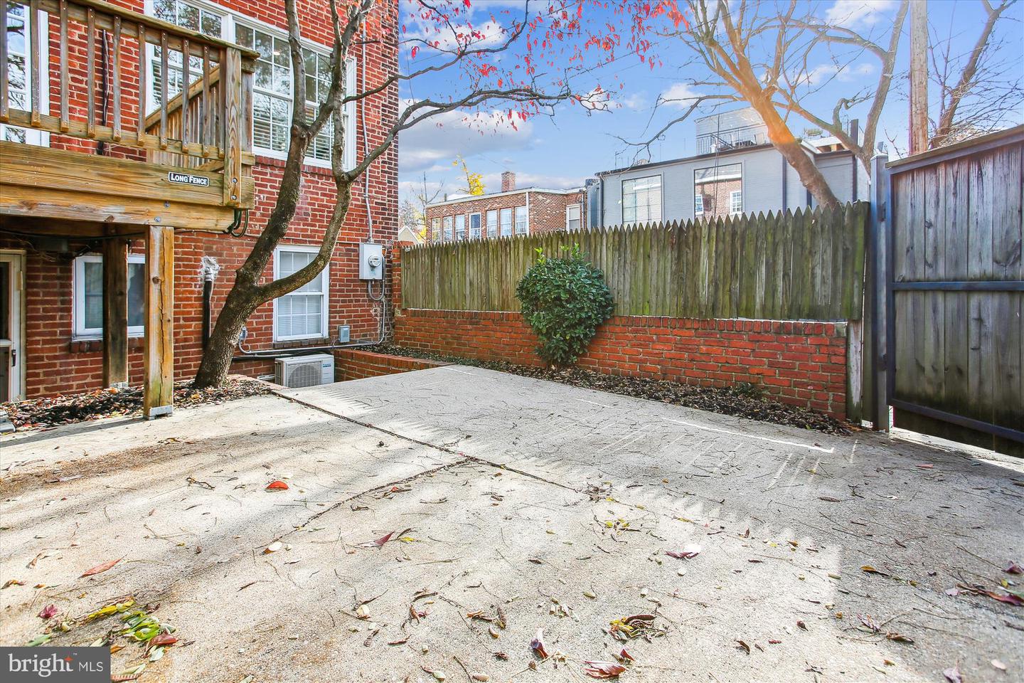 2210 39th Pl NW
