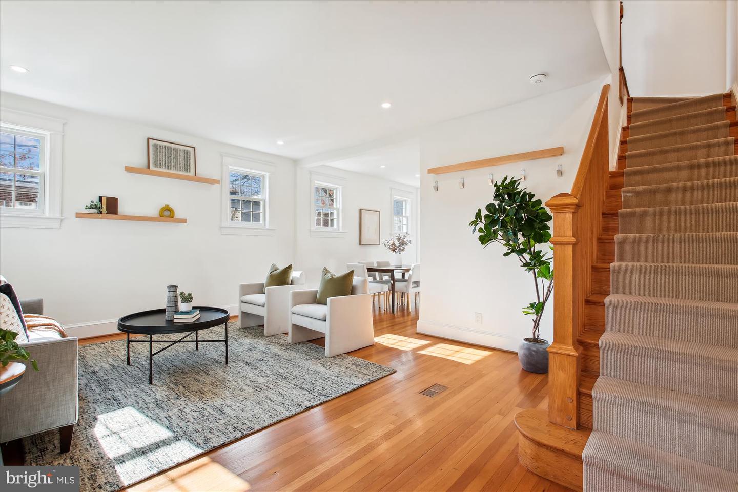2210 39th Pl NW