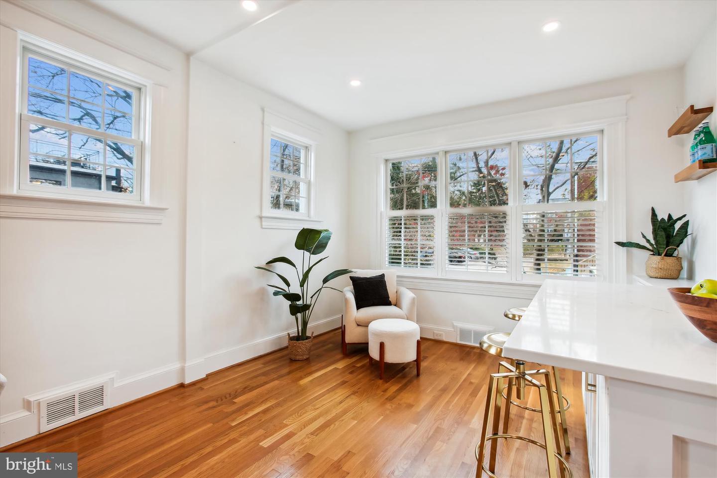 2210 39th Pl NW
