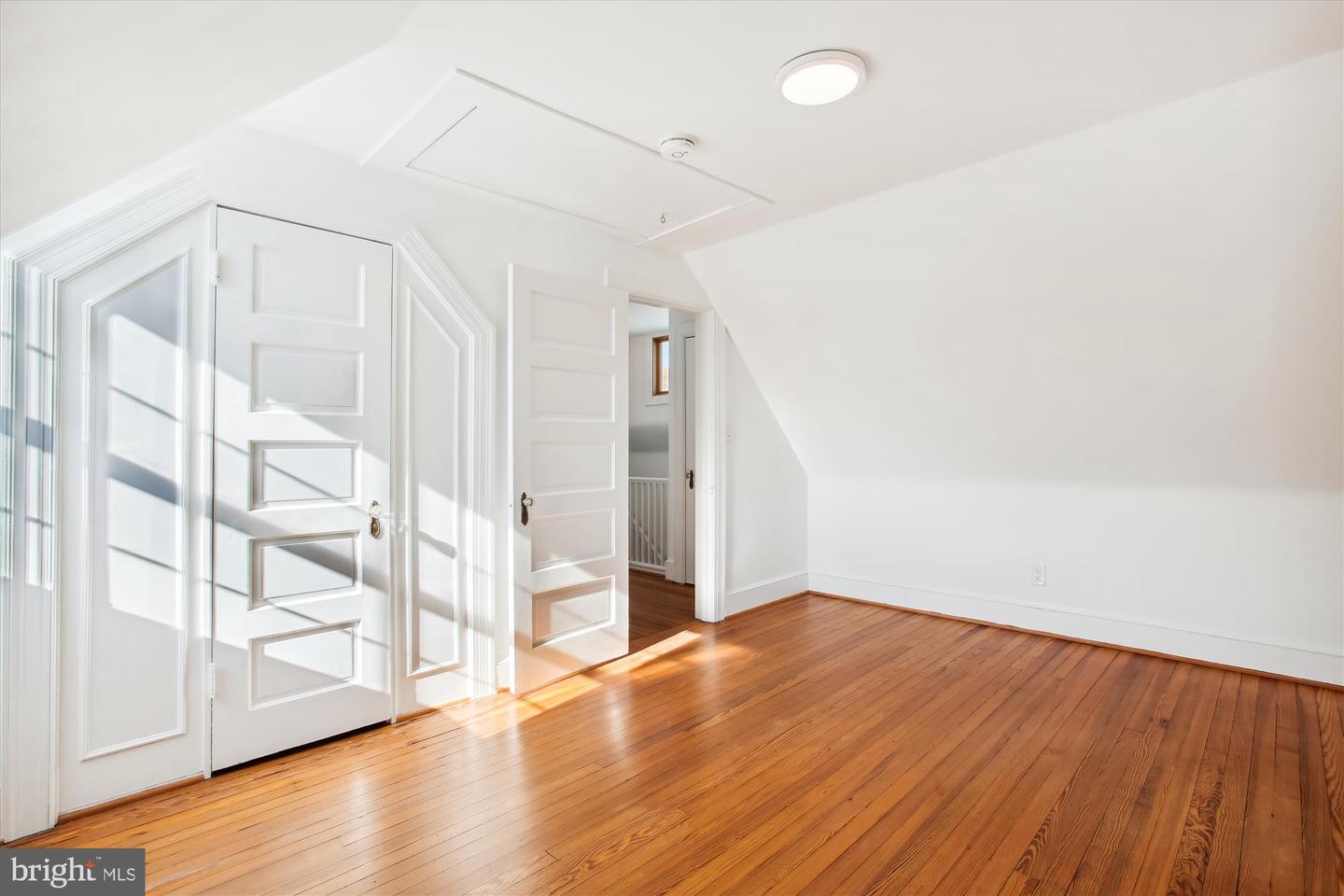 2210 39th Pl NW
