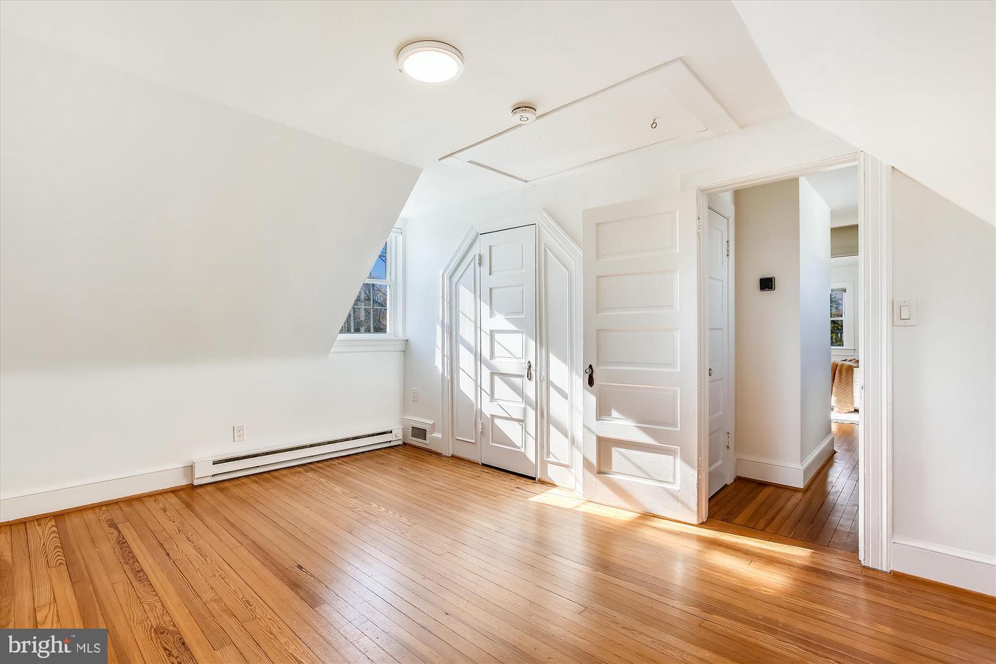 2210 39th Pl NW