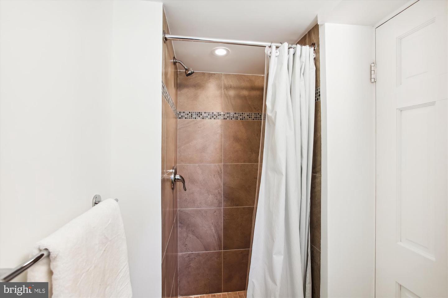 2210 39th Pl NW