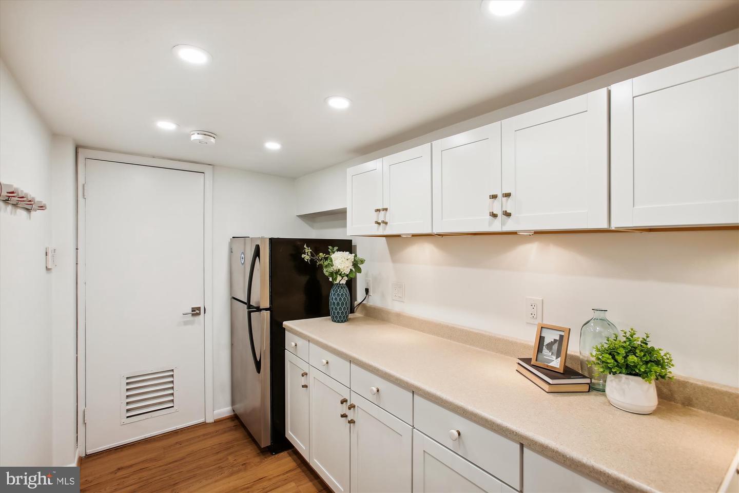 2210 39th Pl NW