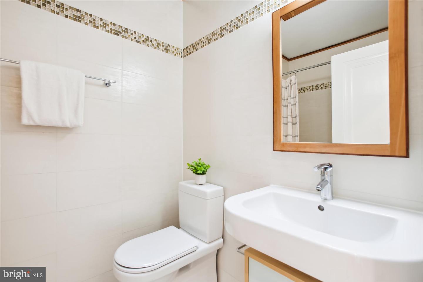 2210 39th Pl NW