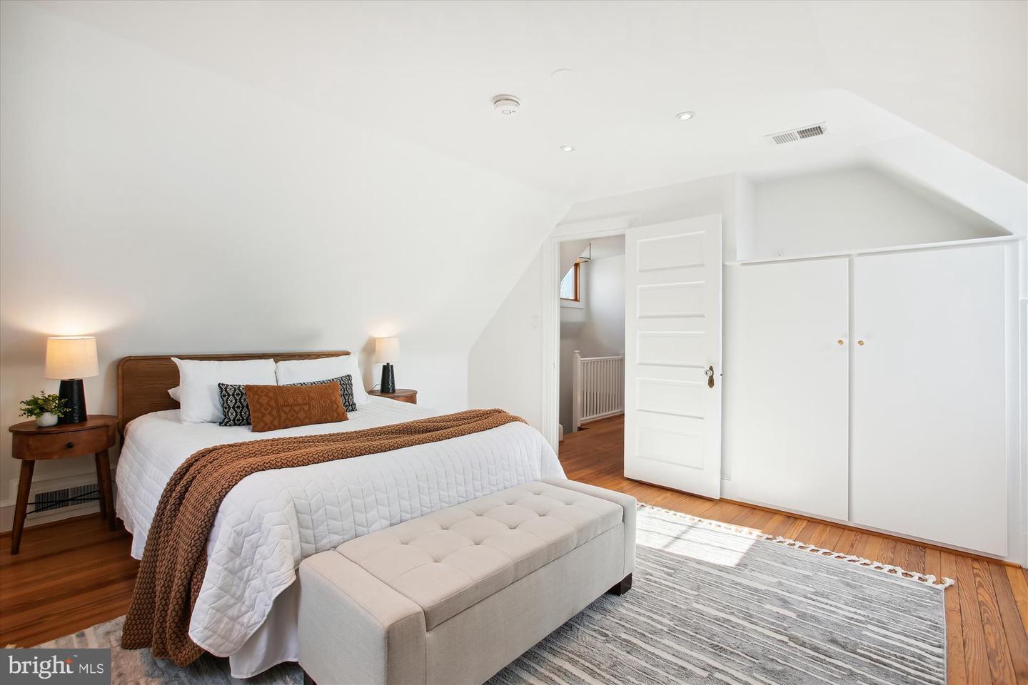 2210 39th Pl NW