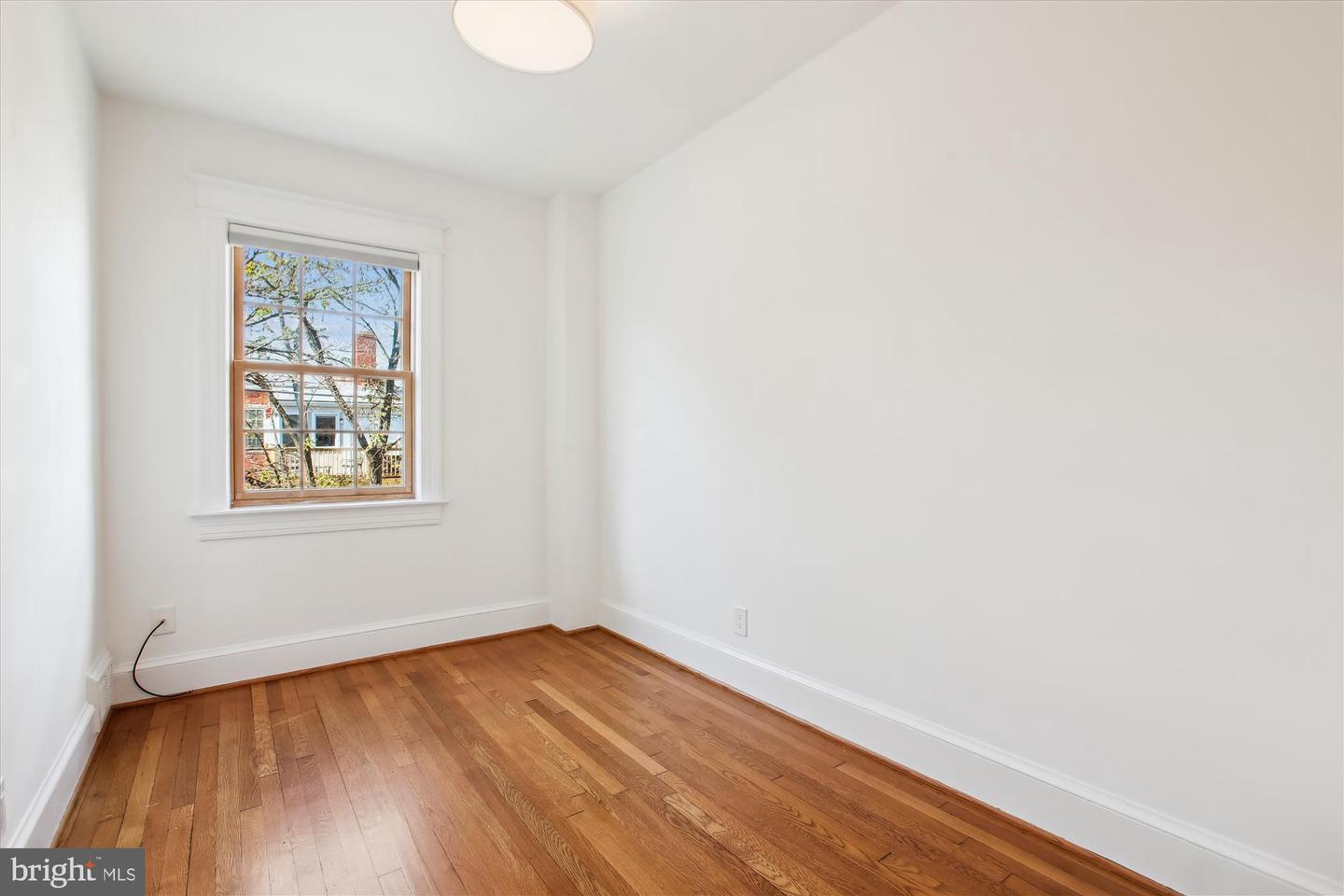 2210 39th Pl NW