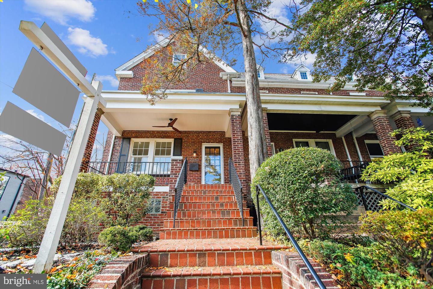 2210 39th Pl NW