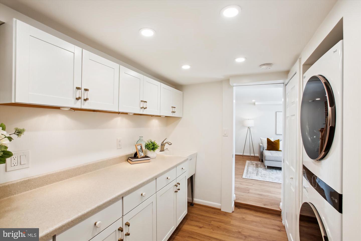 2210 39th Pl NW