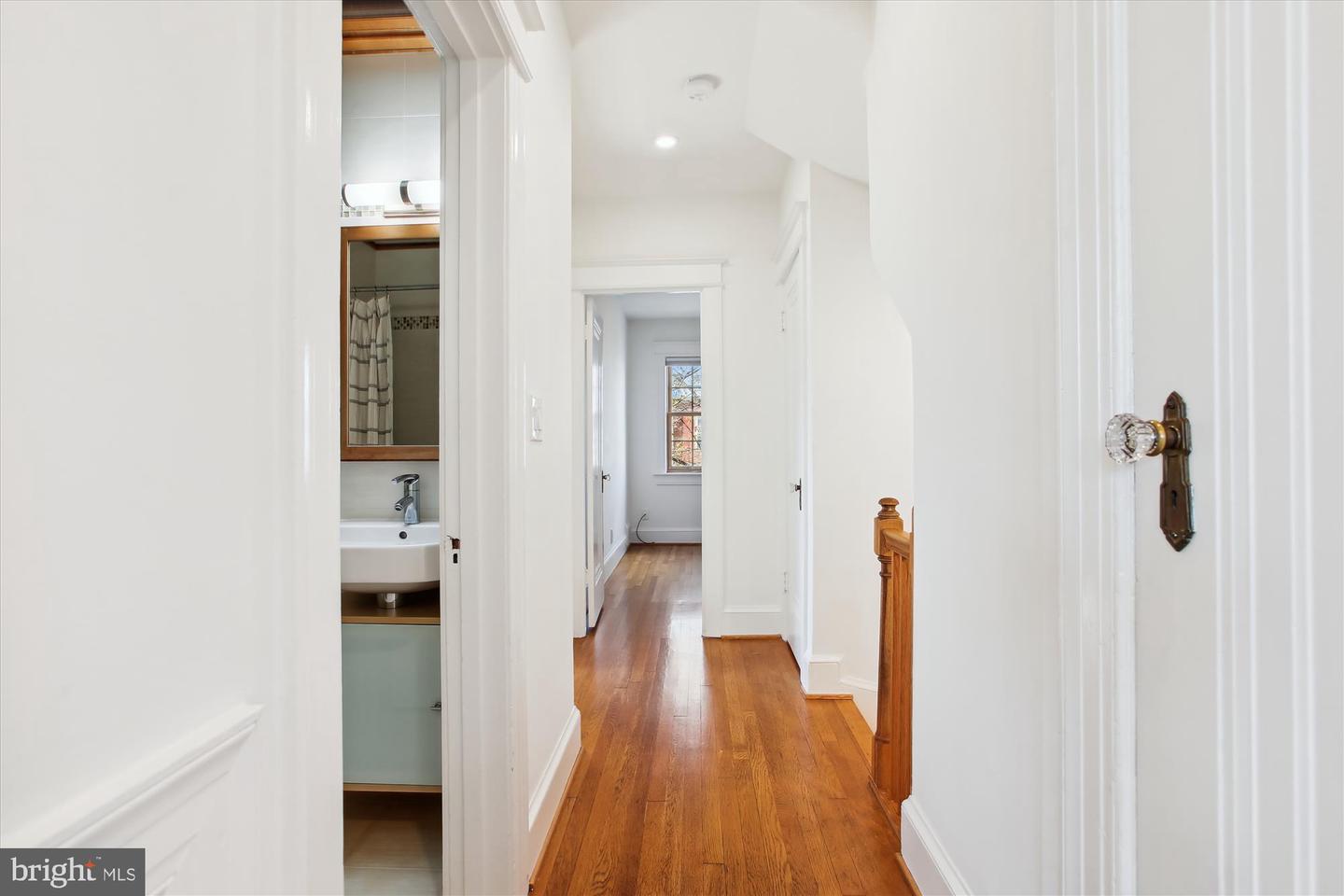 2210 39th Pl NW