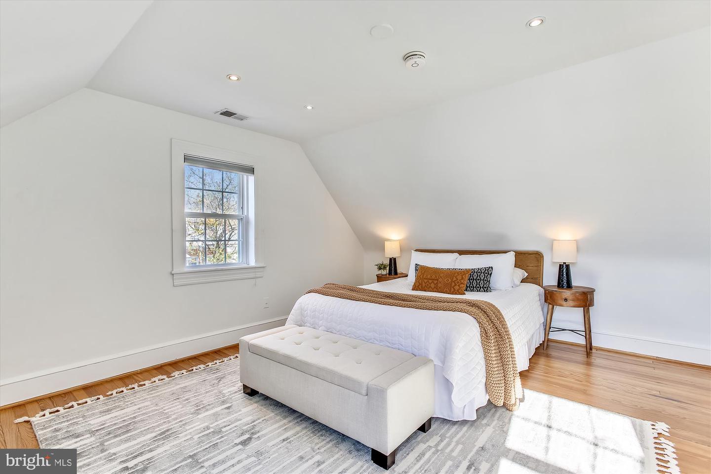2210 39th Pl NW