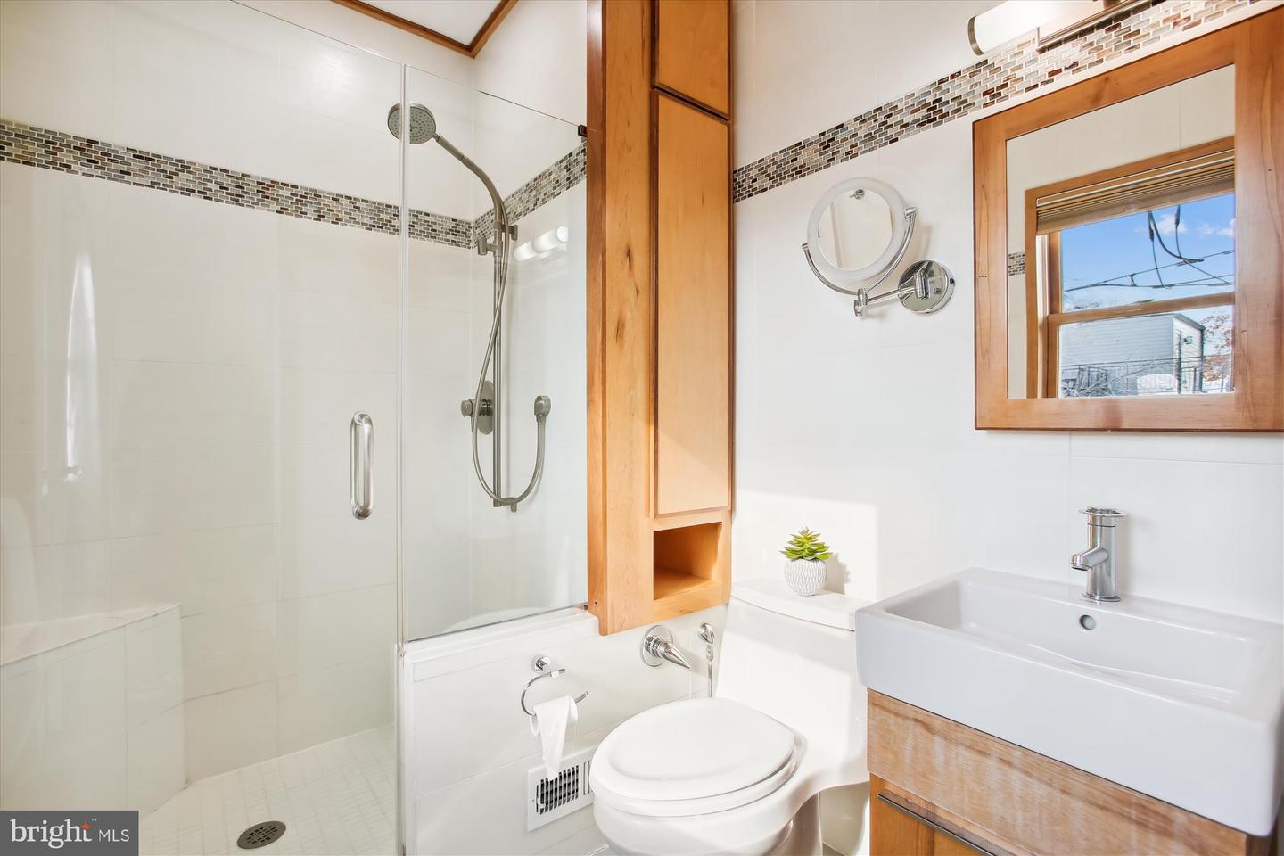 2210 39th Pl NW
