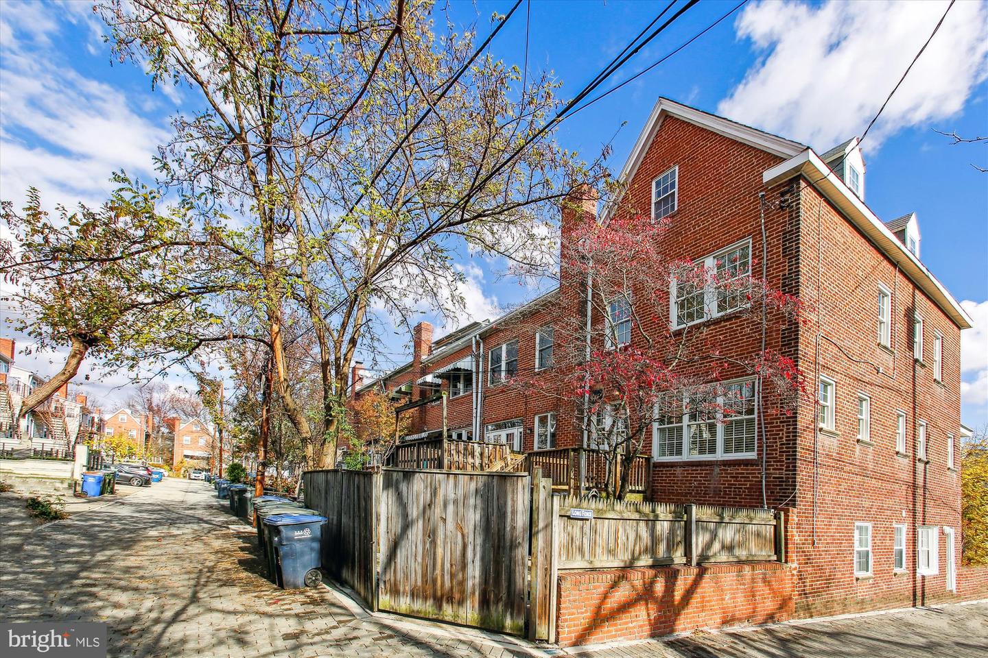 2210 39th Pl NW